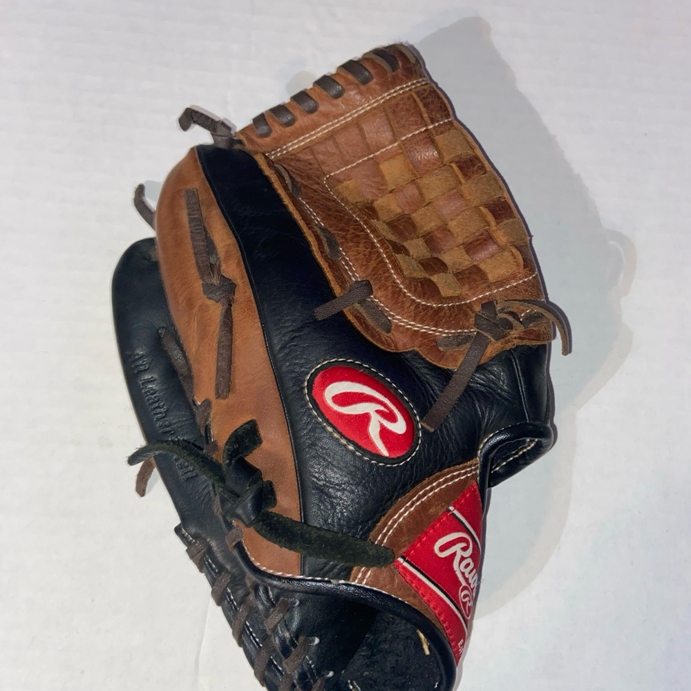 Rawlings Black and Brown Baseball Glove right handed